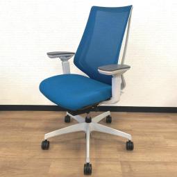 【在庫入替セール品！】オシャレなデザインかつ座りやすい！高機能タスクチェアーが入荷！体格差に応じた最適な座り心地をサポート！
■コクヨ/デュオラチェア（Duora）/ブルー　可動肘付