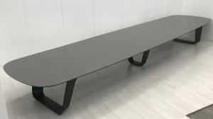 【幅6000㎜！】【希少！コミュニケーションの輪を広げるABWエリアにぴったりな大型テーブル！】■オカムラ(okamura)製　ワークキャリアー(WORK CARRIER)シリーズ　アンカーテーブル　ロングタイプ　■大型テーブル　会議用　リフレッシュスペース　■高さ720㎜　■天板：グレー/脚：ブラック【ABW商材】【関東倉庫在庫品】【弊社使用欄：A01070108】