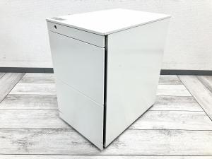 【在庫入替セール品！（本在庫限定価格）】【収納力と使いやすさを両立した人気シリーズ！】

■オカムラ製　プロユニットシリーズ　3段ワゴン　H650mm　ホワイト
■ファイル書類や事務用品をしっかり収納！
■デスク下にも収まりやすい便利なインサイドワゴン！【okamura Pro Unit】