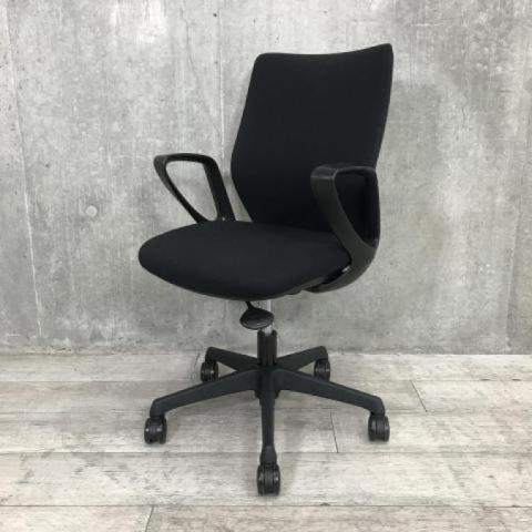 【中古】CG-M メッシュ  オカムラ（okamura） 肘付ローバックチェア