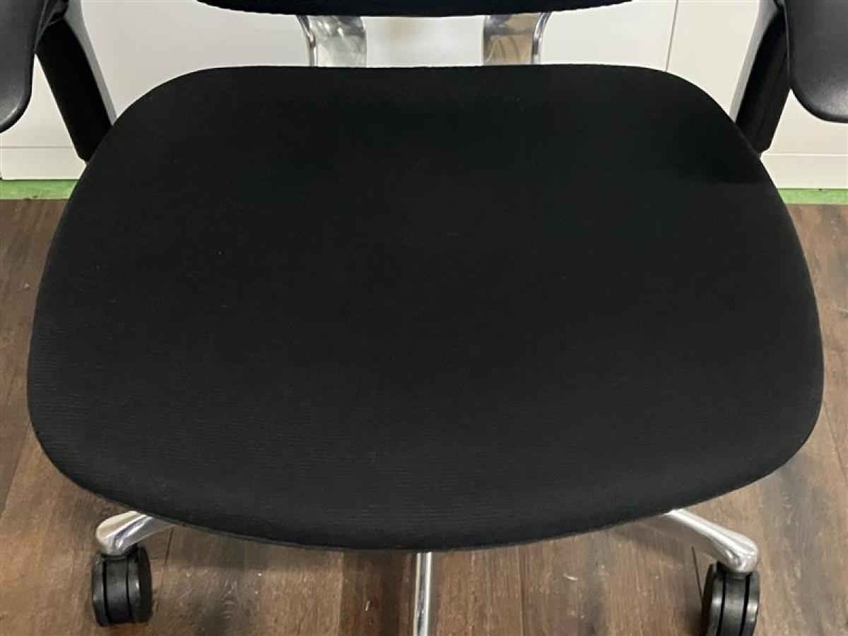 中古】コンテッサチェア CM92AB FBF1 オカムラ/okamura 肘付ハイバック
