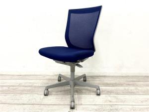 【定価9万円】【長時間のデスクワークもおすすめ！オカムラ製の人気チェアが入荷！】■オカムラ　■エスクード（ESCUDO）チェア　肘付ハイバック　■固定肘　■ダークブルー×グレーシェル