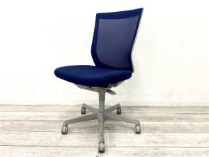 【定価9万円】【長時間のデスクワークもおすすめ！オカムラ製の人気チェアが入荷！】■オカムラ　■エスクード（ESCUDO）チェア　肘付ハイバック　■固定肘　■ダークブルー×グレーシェル