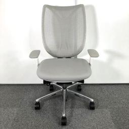 【人間工学から生まれた最先端のワーキングチェア！】■オカムラ　サブリナチェア　可動肘付　ライトグレー　ホワイトボディ　■流れるような美しいフォルム！姿勢に心地よくフィット！【Okamura　Sabrina】