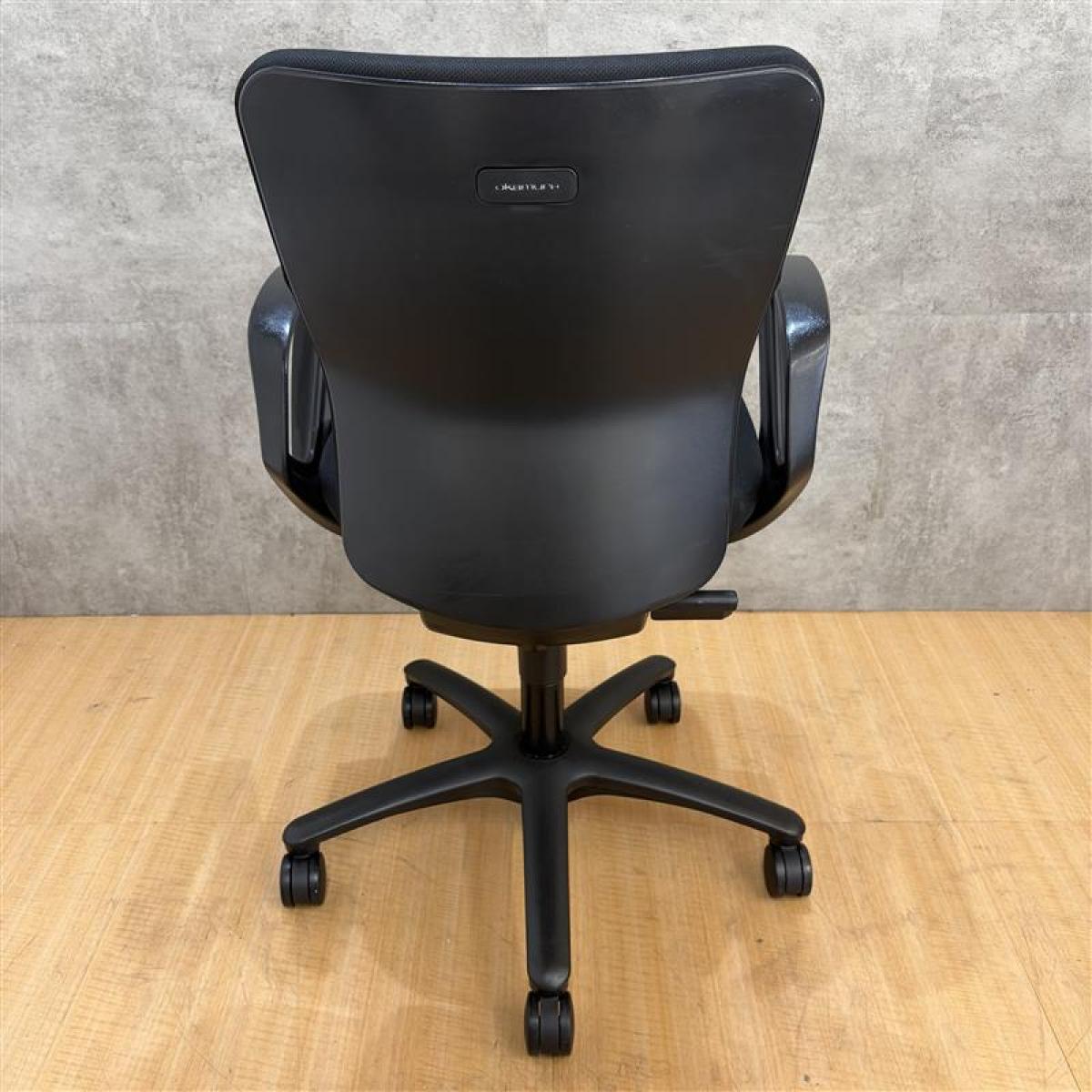 【本日限定】中古　ローチェア　椅子　日本製　黒　アンティーク　チェア 中古】 CK33JR オカムラ/okamura 肘付ローバックチェア 604514 - 中古