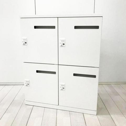 【584336】【フリーアドレス化オフィスに必須!鍵の持ち歩き不要のダイヤル錠ロッカー!】■オカムラ(okamura)製 レクトライン(Rectline)シリーズ パーソナルロッカー 4人用ロッカー ■投函口付き ■ダイヤル錠 ■ホワイト オフィスバスターズ 水戸サテライト 大子町 北茨城市 高萩市 日立市 常陸太田市 常陸大宮市 那珂市 東海村 ひたちなか市 城里町 水戸市 笠間市 茨城町 大洗町 小美玉市