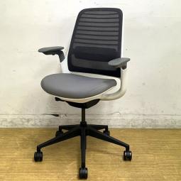 Steelcase（スチールケース）seres1（シリーズワン） ワークチェア　4Dアジャスタブルアーム　（可動肘）　ニッケル×グラファイト　※カラーはスタッフの目測によります