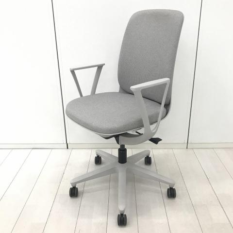 【中古】トルテU KJ-330CFM-GNT6 イトーキ（ITOKI） 肘付ローバックチェア