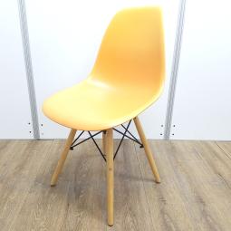 【T7】【商品入替のため、残り2脚限り】オレンジ　肘無し　他の色との組み合わせもオススメ！カジュアルなデザインのミーティングチェア入荷！　ミーティングチェア！！