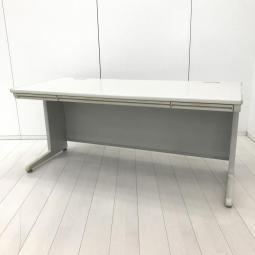 【ゆとりのあるワークスペースで作業効率アップ！上長席にもお勧めサイズのスタンダードデスク！】■オカムラ(okamura)製　SDシリーズ　平机　W1600×D700㎜　■配線口　■グレー　【弊社使用欄：A01084943】