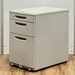 【定価約7万円】【小物からA4ファイルまで！沢山収納可能な３段ワゴン】■オカムラ/SDシリーズ　■3段ワゴン　■ライトグレー