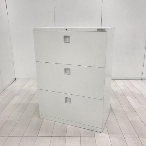 【幅800㎜】【オフィスの書類をスッキリ整理!取っ手がどの方向からでも開くマルチハンドルが人気の書庫シリーズ!】■オカムラ(okamura)製 レクトライン(Rectline)シリーズ 3段ラテラル ローキャビネット ■W800×D450×H1100mm ■シリンダー錠 ■ホワイト 【関東倉庫在庫品】【弊社使用欄:A01044868】【HUL】