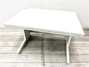 【定価約8万円】【幅1000㎜タイプのコンパクト事務机！人気のホワイト平机！】■オカムラ/アドバンス　■片袖机　■ホワイト　■W1000　D700　H720