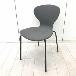 【定価約7万円】【シンプルなデザインで使いやすい！重ねて収納可能なネスティングチェア！会議室、共有スペースなどに！】■オカムラ（okamura）製　ミーティングチェア　ネスティング　■グレー