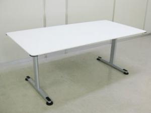 4～6人での会議に！

■コクヨ製ミーティングテーブル/アリーナ