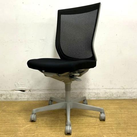 【在庫入替セール】オカムラ エスクード ハイバックモデル(メッシュタイプ) ブラック×グレーフレーム 安定感のある機能面と座り心地