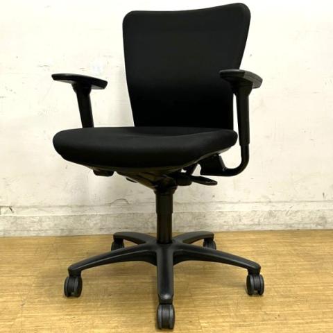 【中古】カロッツァチェア  オカムラ（okamura） 肘付ローバックチェア