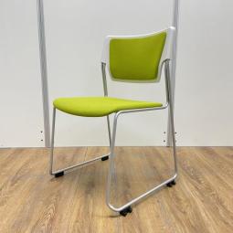 【関西倉庫在庫品】イトーキ製　エレックシリーズ　グリーン　背もたれのパットが柔らか！長時間のミーティングにもオススメ！グリーン色で休憩スペースにも！　スタッキングチェア！！【弊社使用欄：A01082256】