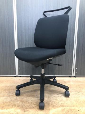 【中古】トルテR  イトーキ（ITOKI） 肘無ローバックチェア