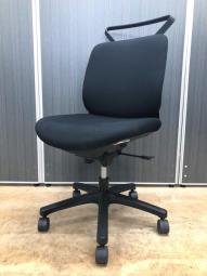 24日入荷予定！【コスパ優良チェア！クッション性が高く座り心地が良い！】■イトーキ(ITOKI)製　トルテR(torte_R)チェア　肘無　ローバック　■ブラック【AD】