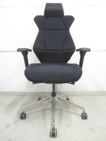 ☆人気のヘッドレスト付入荷！【折り紙の発想を生かしたデザイン！】■イトーキ　フリップフラップチェア　可動肘付　ブラック　ハンガー付　エクストラハイバック【ITOKI　FLIP FLAP】★