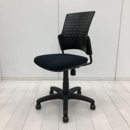 【在庫入替セール品！（本在庫限定価格）】【姿勢の変化にフィットする背形状！熱がこもらない背もたれメッシュ構造！】■プラス(PLUS)製　チェダー(CheddaR-C)チェア　肘無　ローバック　■背面樹脂メッシュ(ヌードタイプ)　■ブラック　【弊社使用欄：A01066252】【ID】