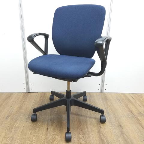 【中古】プラオチェア  イトーキ（ITOKI） 肘付ローバックチェア