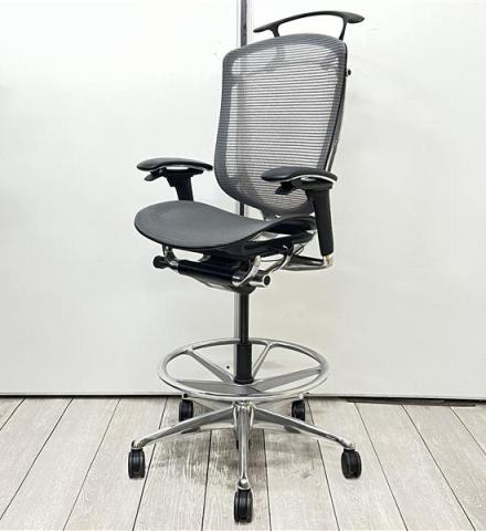 [現品限り！]メーカー参考価格30万越え！世界で認められた革新的タスクチェア！人間工学に基づいた快適な座り心地を実現！/オススメ(おすすめ) /人気商品【弊社使用欄：A01055112_a】肘付ハイバック　ハイチェア　■背・座面メッシュ　■可動肘・ハンガー・足掛け付■オカムラ（okamura）製　コンテッサセコンダチェア