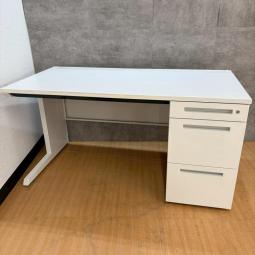 イトーキ製の片袖机(事務机)【CZRシリーズ/ホワイト】が入荷しました！　＊良品を格安で！「オフィスバスターズ福岡南店」は、福岡を拠点として、全国へ中古オフィス用品・オフィス家具を提供しております