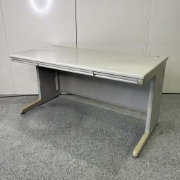 【オフィスデスクの定番スタイル!追加や入れ替えにも最適!】■オカムラ(okamura)製 SDシリーズ 平机 引き出し付 ■W1400 × D700 × H700 ㎜ ■ライトグレー ※日焼け混在