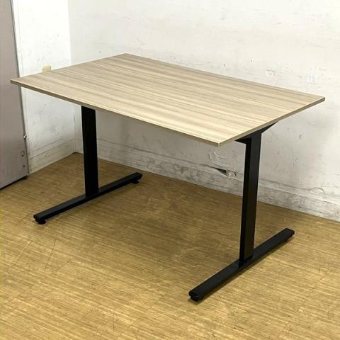 カフェ風の木目の会議テーブル イトーキ オリゴテーブル W1200mmの4名様使用推奨サイズ 天板:アッシュドオークM 脚:ブラック(T字脚)【愛知・名古屋・豊田・静岡・浜松】