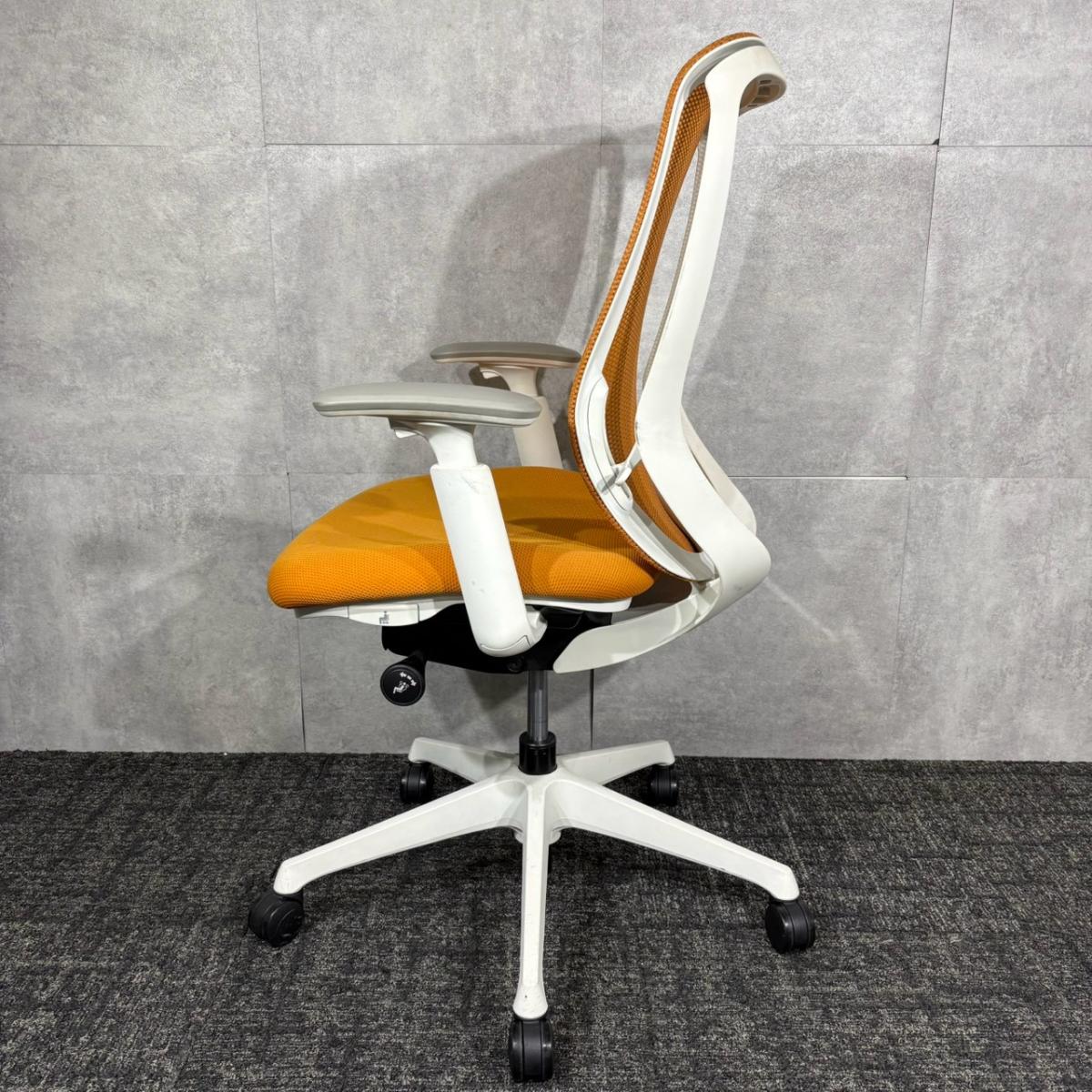 中古】シルフィー C685XW FMR8 オカムラ/okamura 肘付ハイバックチェア