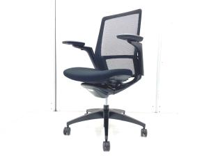 【外部倉庫在庫品！】オカムラ製の高級モデル！軽快なデザインとエルゴノミクスに基づいた機能を組み合わせた大人気オフィスシーティング！
■オカムラ/フィノラチェア（Finora）/ブラック　アジャストアーム（可動肘）【AO】【TOGS】