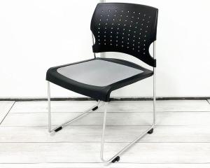 貴重なメッシュ生地のスタッキングチェアが入荷！背面はメッシュで使い勝手抜群！【外部倉庫在庫品！】
■コクヨ/Predo（プレド）/ブラック×グレー　【AO】【TOGS】