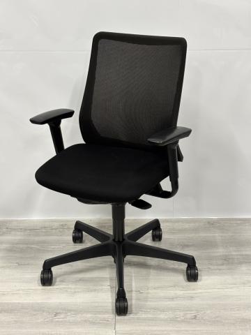 【中古】フルーエントチェア CB81ZR　FKA1 オカムラ（okamura） 肘付ローバックチェア