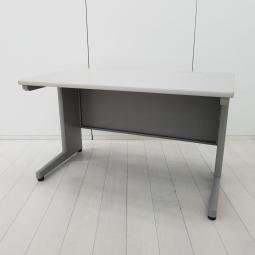 【ベーシックで使いやすい!スタンダードな幅1200㎜のオフィスデスク!】 ■イトーキ(ITOKI)製 CZシリーズ 平机 W1200×D700㎜ ■引き出し無 ■グレー