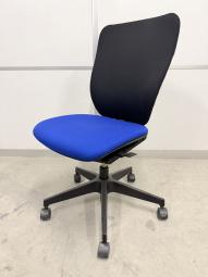 【珍しい組み合わせ！】■イトーキ製　プラオチェア　ブラック×ブルー　ハイバック　■スタンダードなデザインで高機能！身体をしっかりサポート！【ITOKI　PRAO】