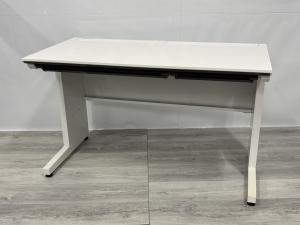 【人気！ホワイト天板の平デスク！定番W1200㎜サイズ！起業・移転・増員にもオススメ！】■平机　(W1200×D700×H720)　■ホワイト　■引き出し付　■事務机　 #名古屋#愛知#三重#豊田