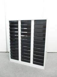 【7/28(火)入荷予定！】【書類・備品整理の必需品！収納力抜群！　トレーは全て厚型のため容量の多い収納にも◎！】■内田洋行（UCHIDA）製　 HSシリーズ　クリスタルトレイ(クリスタルトレー)　　W900×D450×H1100㎜　■（3列x12段）トレー数36　■ホワイト【tsu】