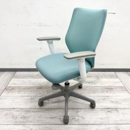 【コンパクト設計で快適な座り心地！オカムラの人気タスクチェア！】

■オカムラ製　CG-Mチェア　ローバック　可動肘付き　ハンガー付き　ライトブルー
■長時間のデスクワークやテレワークにもおすすめ！
■可動肘・ハンガー付きの充実装備！キャスターに使用感があるため、お買い得価格でご提供！【okamura CG-M】