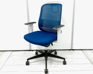 【デザイン性の高いコンパクトなメッシュチェア！大人気のコクヨ製シロッコシリーズ肘付ハイバックチェアが入荷！リフレッシュスペースにもピッタリ！】■コクヨ（KOKUYO）製　シロッコチェア　肘付ハイバックチェア　■ブルー(ターコイズブルー) 　■メッシュ　■可動肘【AD】