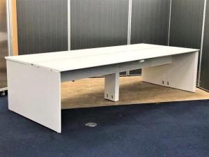 【関西倉庫入荷】■内田洋行　アルセナ　フリーアドレスデスク　幅2800mm×奥行1400mm　■ホワイト【4名様推奨サイズ！　清潔な印象のホワイト色のフリーアドレスデスク！】