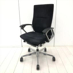 【オカムラの最上級モデル！高級感と機能性を融合させたチェア！手元で機能調整ができるスマートオペレーション！】■オカムラ(okamura)製　デューク(DUKE)チェア　肘付き　ハイバック　クッションタイプ　■サークル肘・ランバーサポート付き　■ブラック（フレーム：ポリッシュ）
