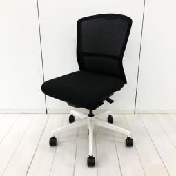 【定価約10万円】【快適な座り心地を追求して新たに開発された最新メカニズム！ワンランク上の座り心地！】■ウチダ(UCHIDA)製　エルフィ(Elfie)チェア　肘無ミドルバック　背面メッシュ　■ブラック×ホワイトシェル /607119 オフィスバスターズ　水戸サテライト　大子町　北茨城市　高萩市　日立市　常陸太田市　常陸大宮市　那珂市　東海村　ひたちなか市　城里町 水戸市　笠間市　茨城町　大洗町　小美玉市