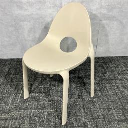 【中古】オカムラ ORSA（オルサ） ミーティングチェア サンドカラー｜温かみのあるデザインで空間を彩る！会議室・ラウンジ・待合スペースにおすすめのデザインチェア｜中古オフィス家具をお探しならオフィスバスターズ福岡博多店へお気軽にお問い合わせください！