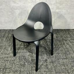 【中古】オカムラ ORSA（オルサ） ミーティングチェア ブラックカラー｜会議室・ラウンジ・待合スペースにおすすめのデザインチェア｜中古オフィス家具をお探しならオフィスバスターズ福岡博多店へお気軽にお問い合わせください！