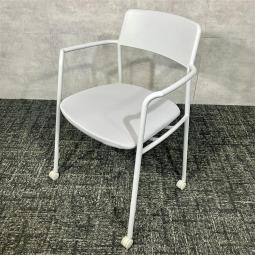 【中古】コクヨ Any（エニー） K01-Z211CU2 2022年製 ミーティングチェア｜シンプルで使いやすいデザイン！会議室・打ち合わせスペース・フリーアドレスにおすすめの多用途チェア｜中古オフィス家具をお探しならオフィスバスターズ福岡博多店へお気軽にお問い合わせください！