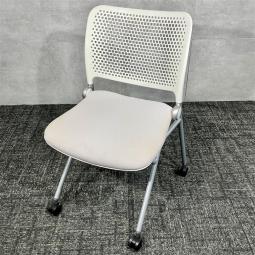 【中古】内田洋行 Blume（ブルーメ） BLU-100WN ネスティングチェア 2016年製｜省スペース収納に対応！会議室・研修室・セミナールームなど幅広く活躍するミーティングチェア｜中古オフィス家具をお探しならオフィスバスターズ福岡博多店へお気軽にお問い合わせください！