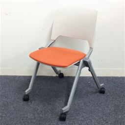 ミーティングスペースの定番！縦にも横にも重ねられる便利なツーウェイチェアが入荷！
■ウチダ/FM-320/オレンジ　スタッキングチェア　ネスティングチェア　肘無　キャスター付