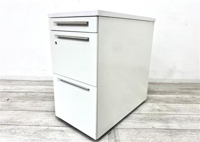 【中古】アドバンス  オカムラ（okamura） 脇机3段